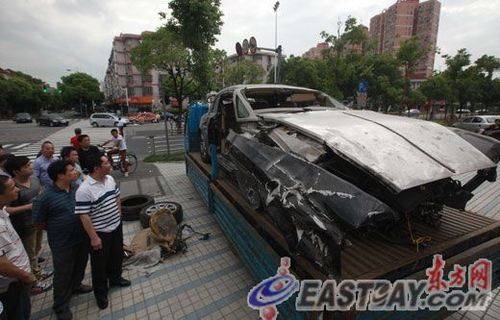 汽车被撞索赔多少