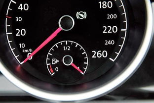 汽车油量到多少加