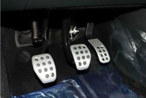 汽车离合踩多少合适