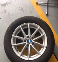 小汽车有多少轮子