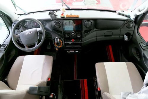 汽车内电多少伏