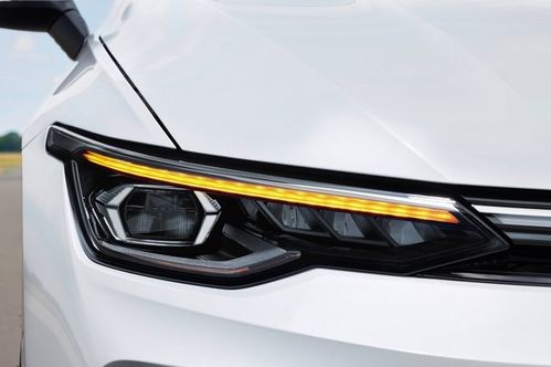 汽车左大灯距离多少 汽车左大灯距离多少