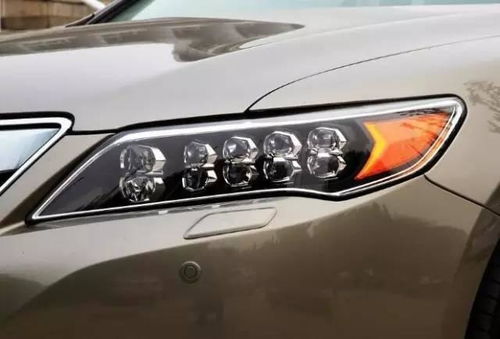 汽车大灯在多少流明