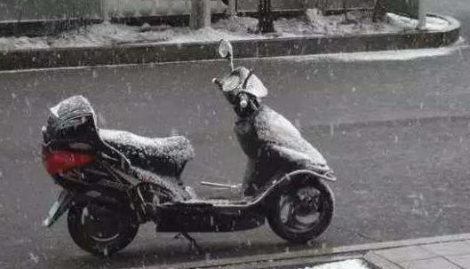 汽车充冷低压多少