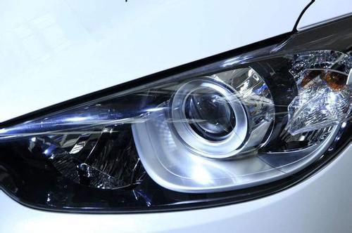 汽车换个灯泡费用多少