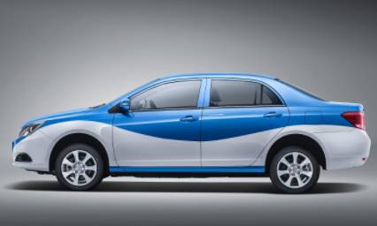 汽车电脑版电压多少