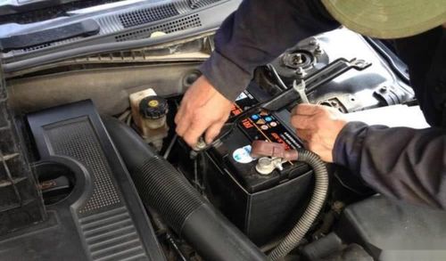 汽车熄灭后电压多少